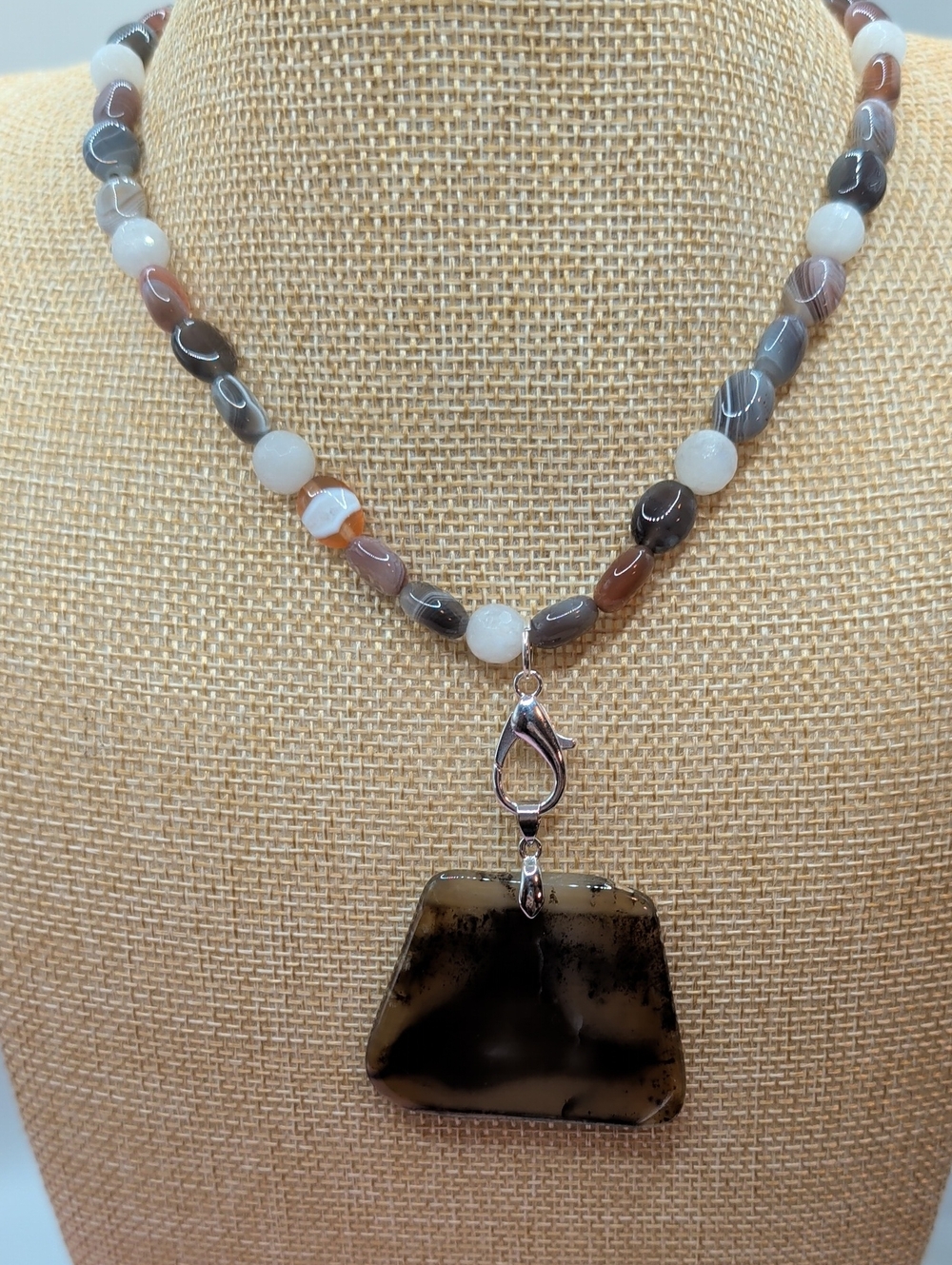 Beaded Agate Pendant Necklace in Brown and Cream